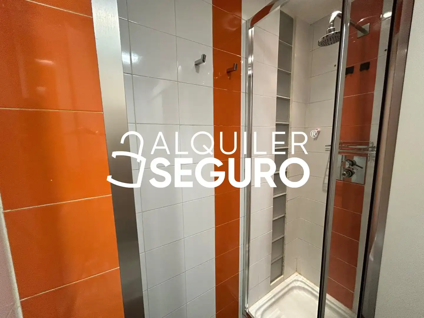Badezimmer von Wohnung zur Miete in Madrid mit Klimaanlage, Heizung und Möbliert