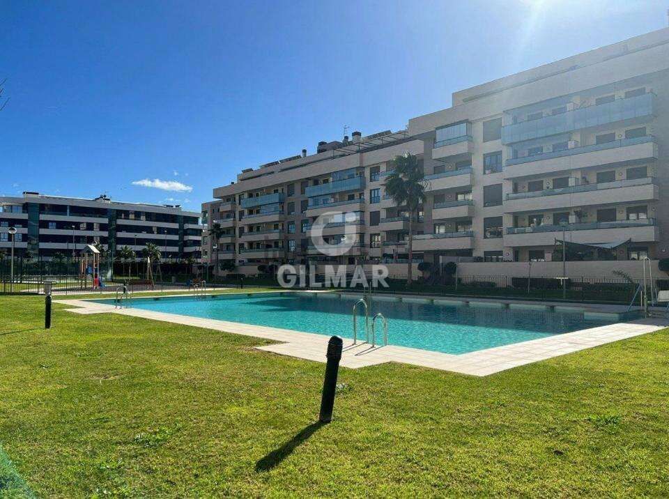 Vista exterior de Pis en venda en Torremolinos amb Calefacció, Jardí privat i Traster