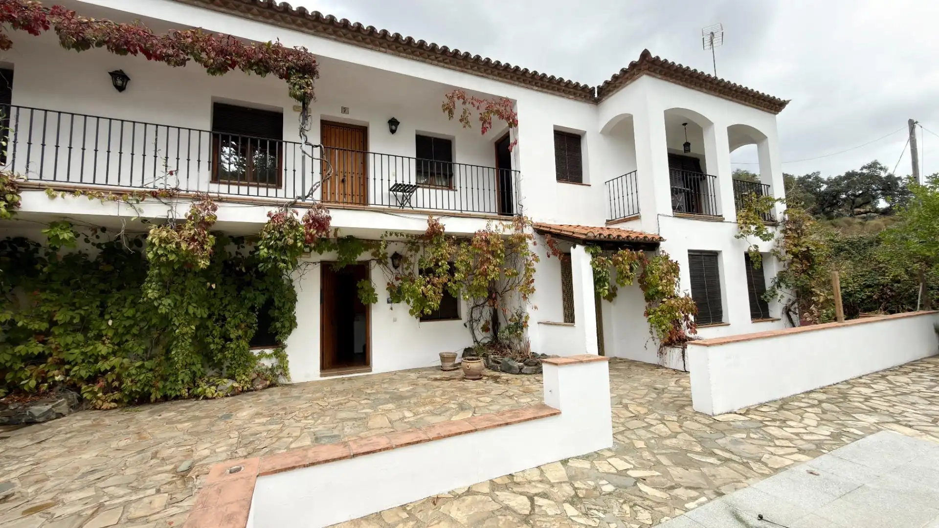 Außenansicht von Gebäude zum Verkauf in Almonaster la Real, Huelva