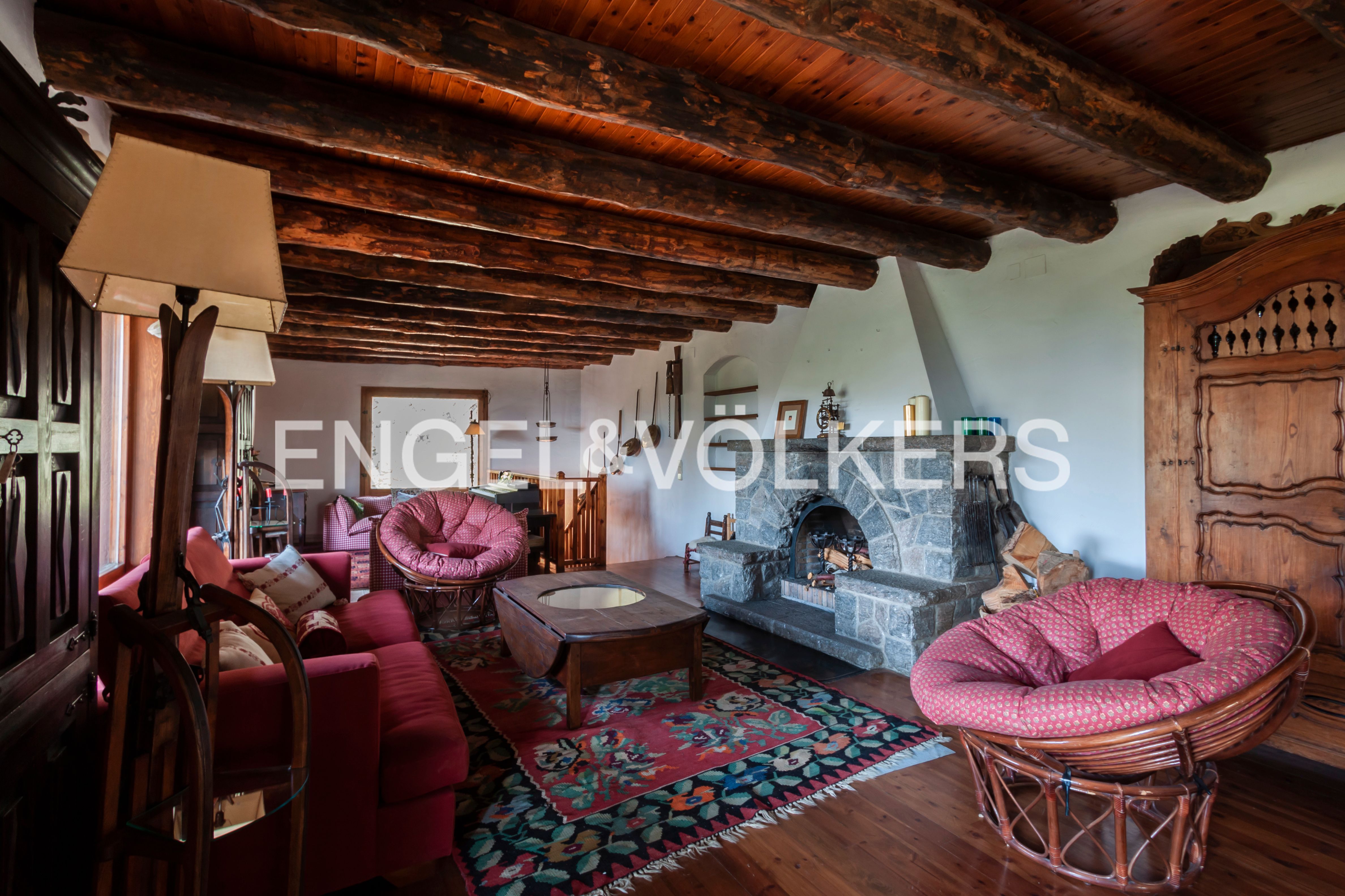 Sala de estar de Casa o chalet en venta en Meranges con Calefacción, Jardín privado y Parquet