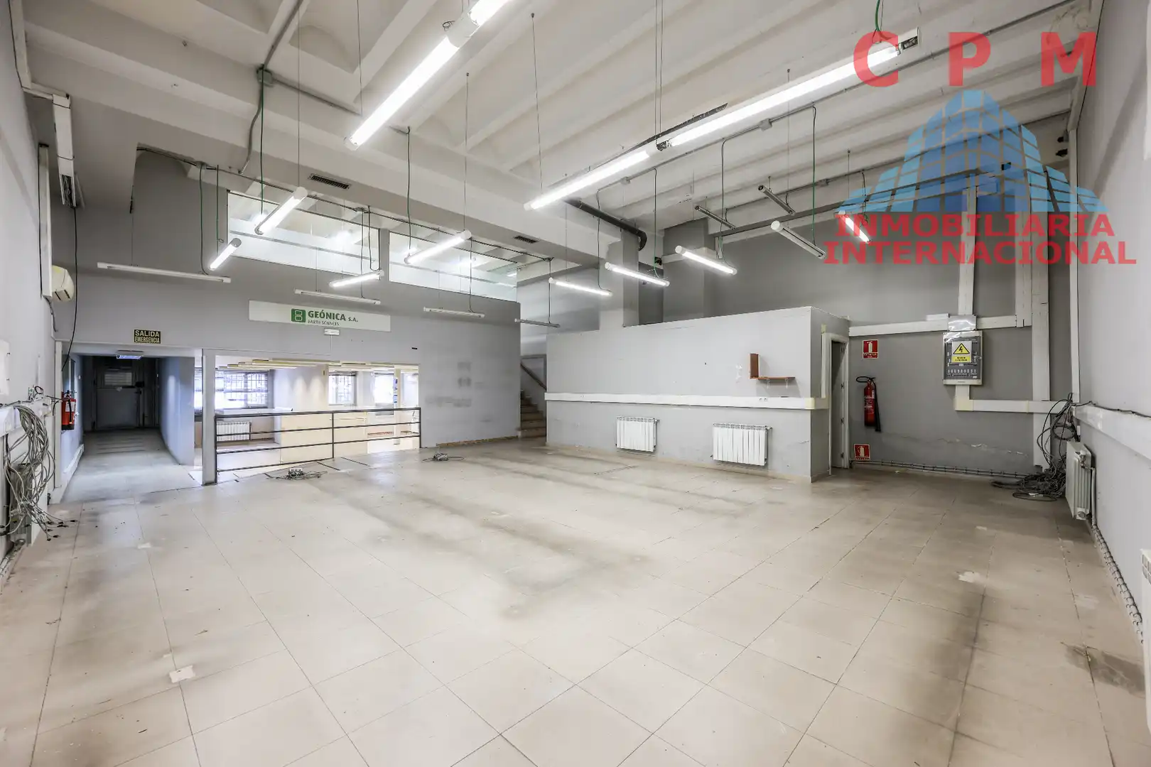 Local de lloguer en Madrid amb Parquet, Internet i Alarma