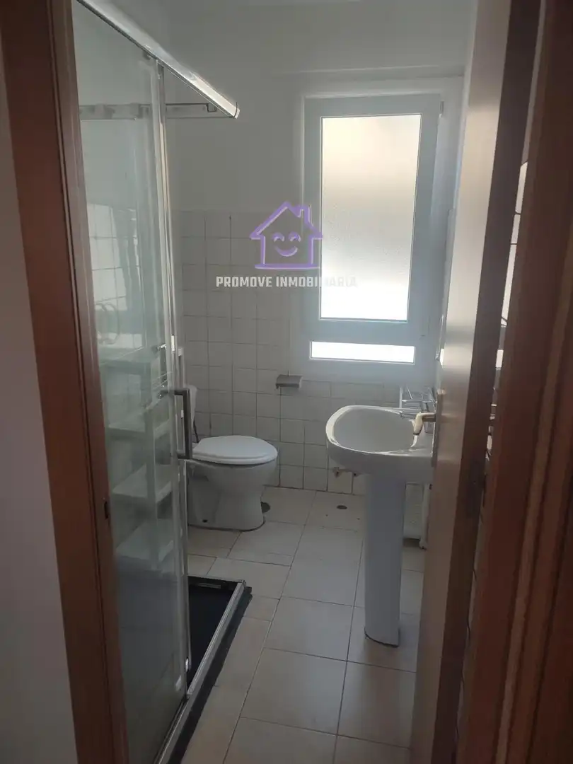 Badezimmer von Wohnung zur Miete in Arteixo