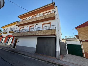 Casa con balcón en venta en Avenida Diputación