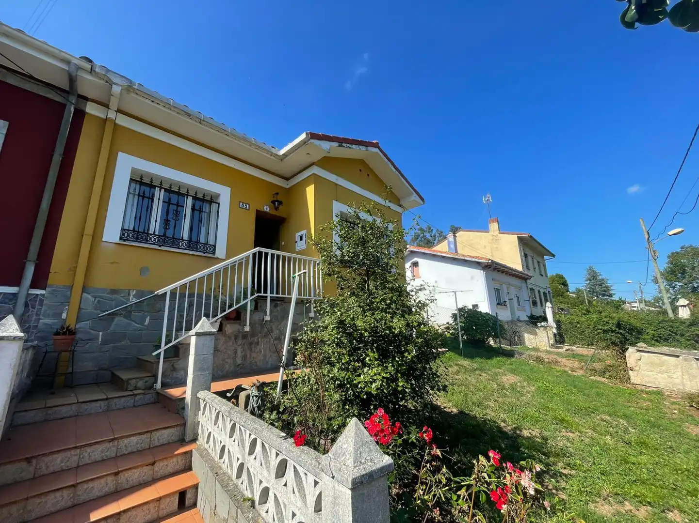Vista exterior de Casa adosada en venta en Avilés con Calefacción