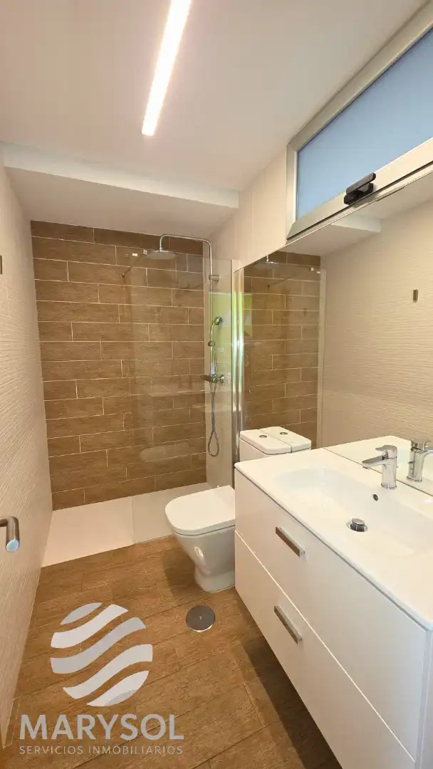 Baño de Apartamento de alquiler en San Bartolomé de Tirajana con Terraza, Amueblado y Lavadora