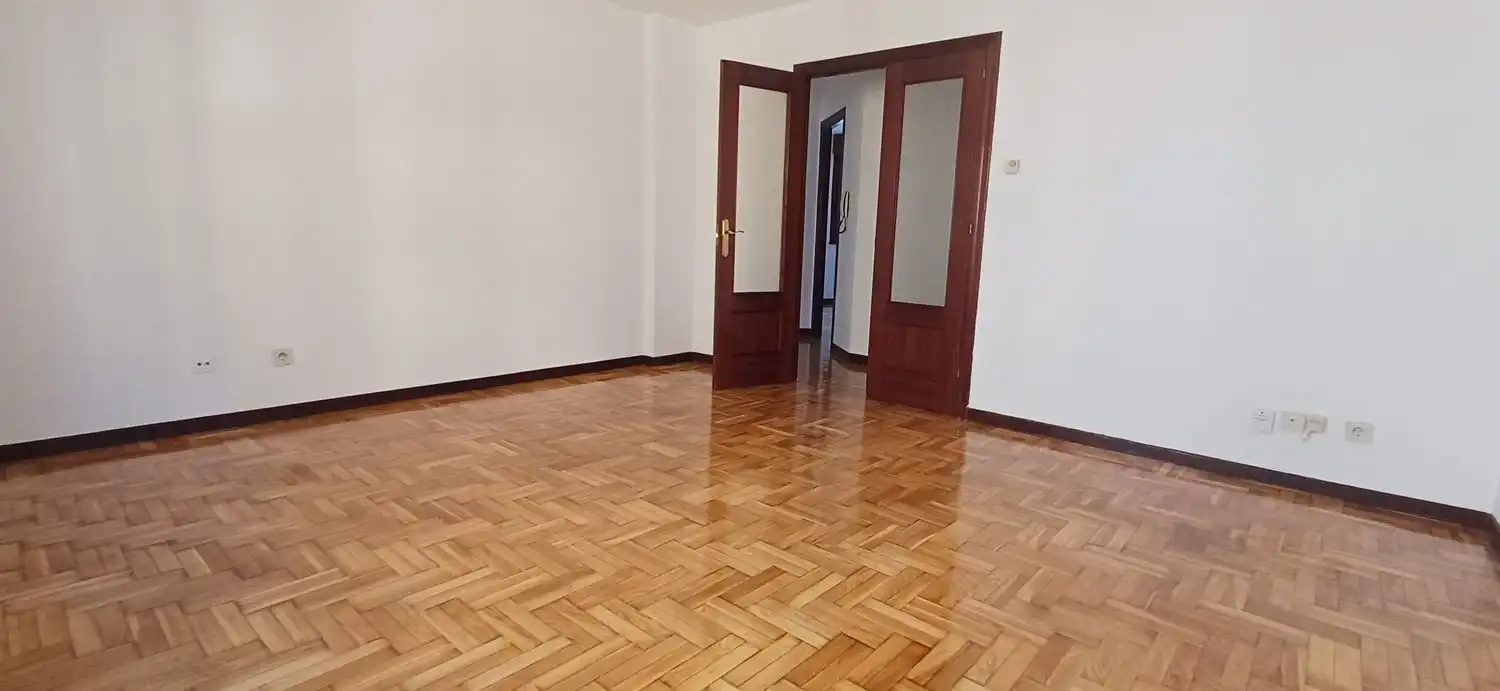 Sala de estar de Piso de alquiler en Gijón  con Calefacción, Trastero y Piscina
