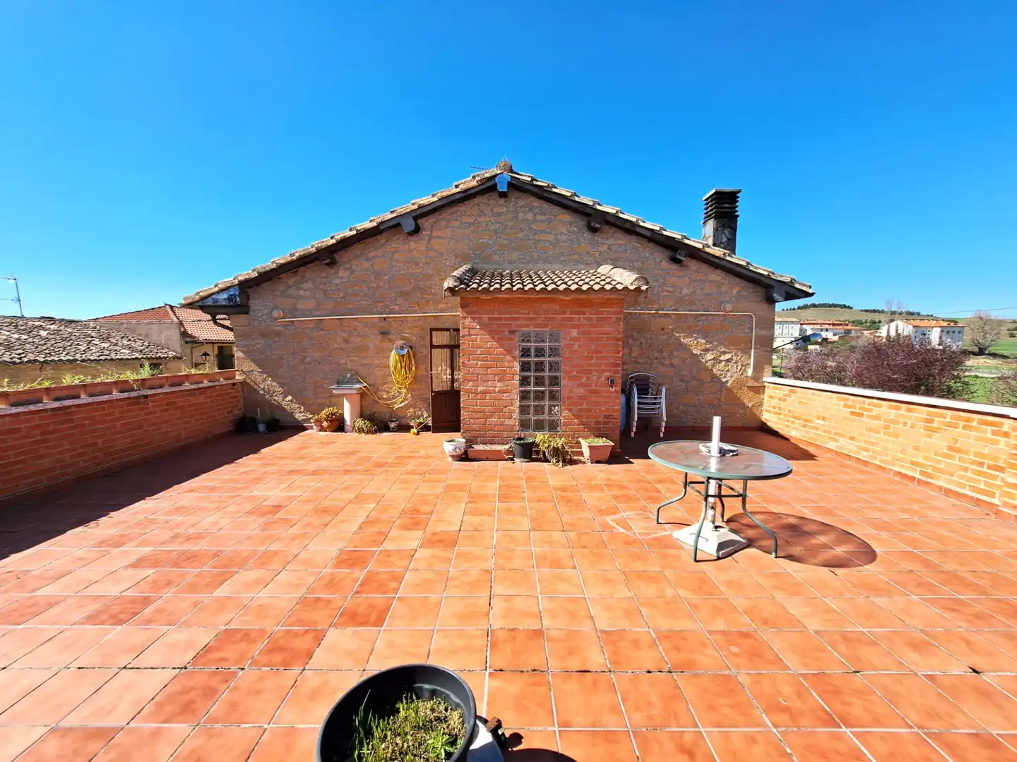 Terrassa de Casa adosada en venda en Baños de Rioja amb Calefacció, Jardí privat i Terrassa