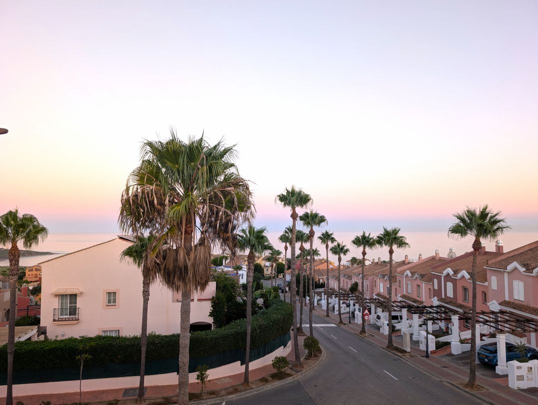 Vista exterior de Àtic de lloguer en La Alcaidesa amb Jardí privat, Terrassa i Traster