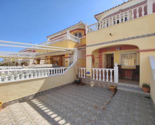 Jardí de Casa adosada en venda en Orihuela amb Aire condicionat, Jardí privat i Terrassa