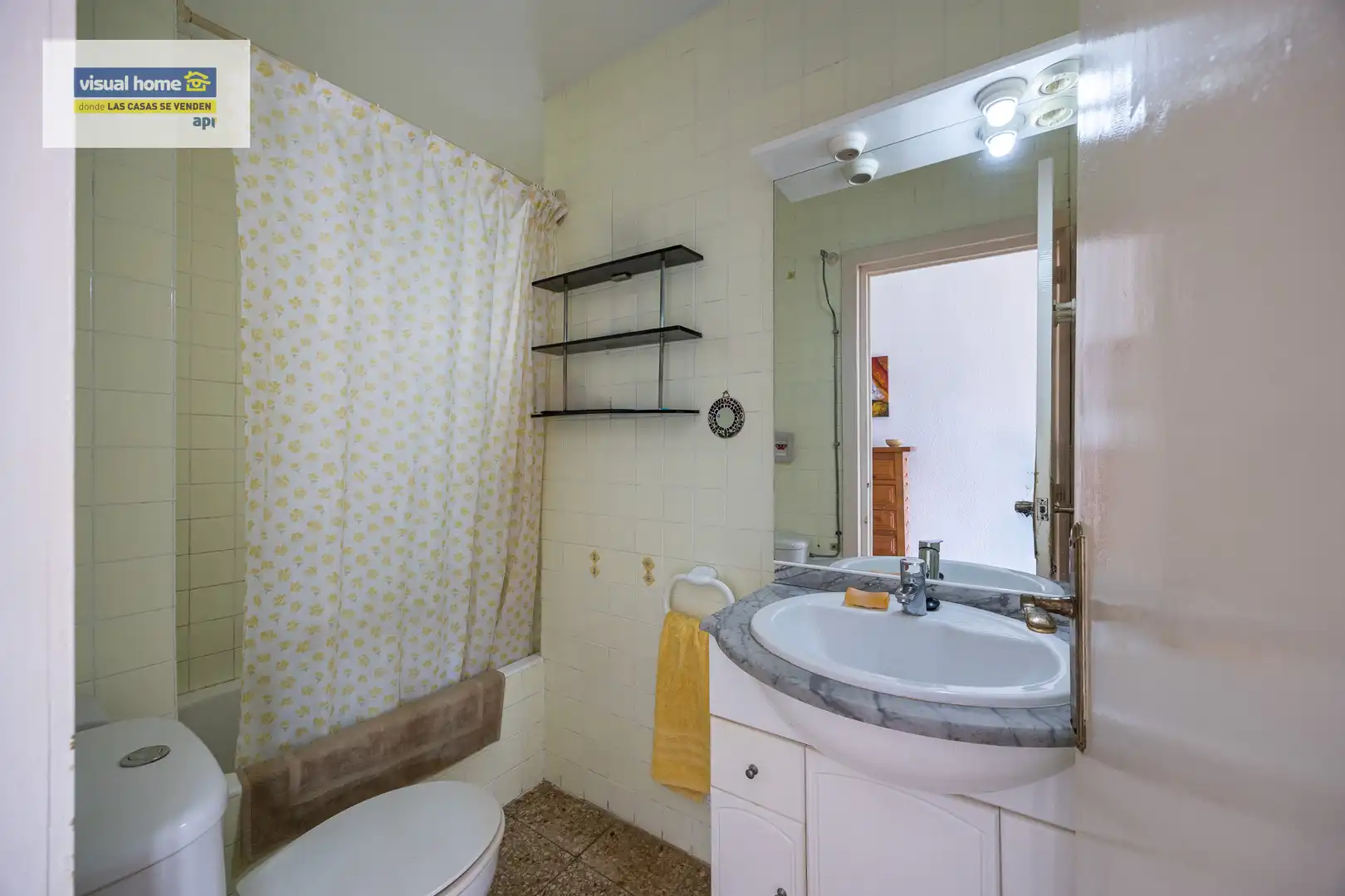 Baño de Apartamento en venta en Benidorm con Piscina y Piscina comunitaria