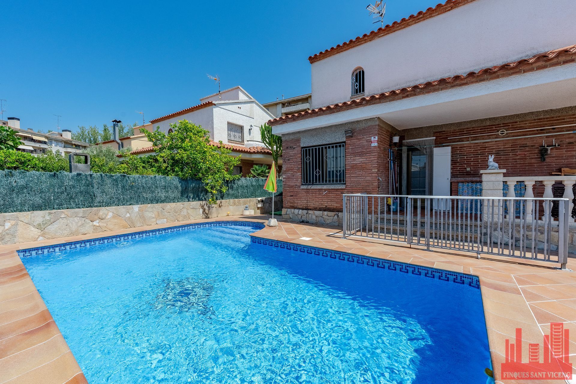 Swimming pool of House or chalet for sale in Cunit  with Air Conditioner, Heating and Private garden