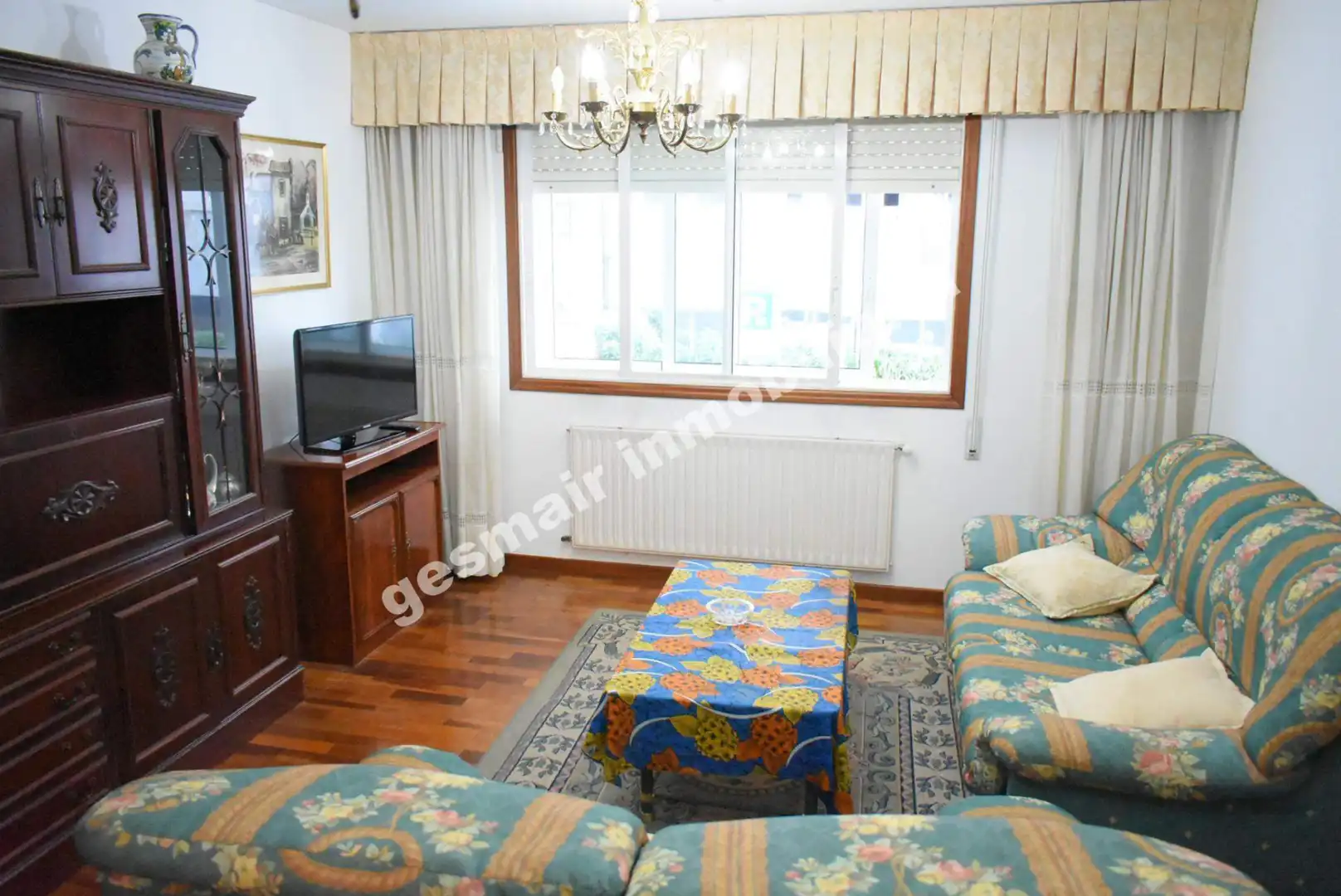 Sala d'estar de Pis en venda en Pontevedra Capital  amb Parquet, Terrassa i Traster
