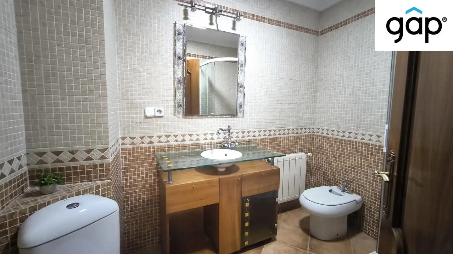 Baño de Piso de alquiler en Cuenca con Aire acondicionado, Calefacción y Terraza