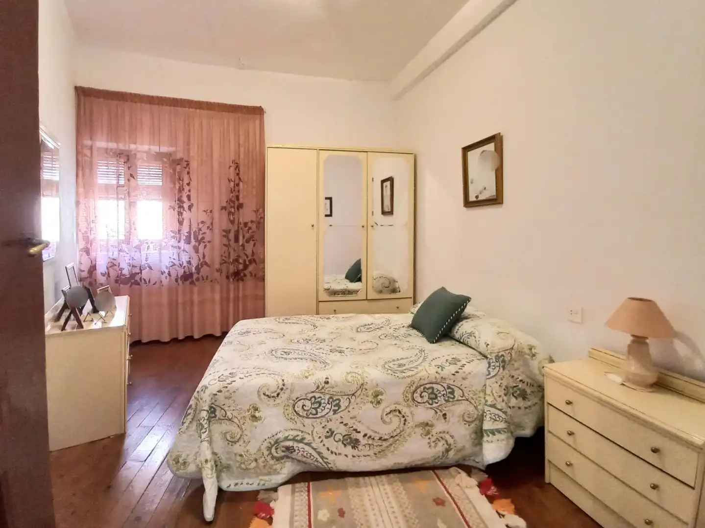 Schlafzimmer von Einfamilien-Reihenhaus zum Verkauf in Presencio mit Privatgarten