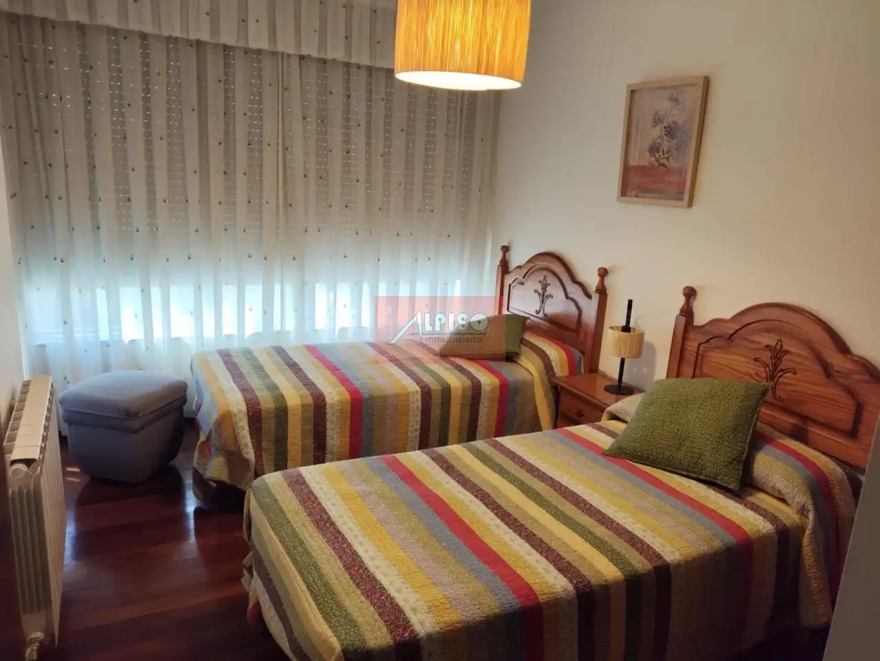 Dormitori de Pis de lloguer en Ourense Capital  amb Calefacció, Moblat i Balcó
