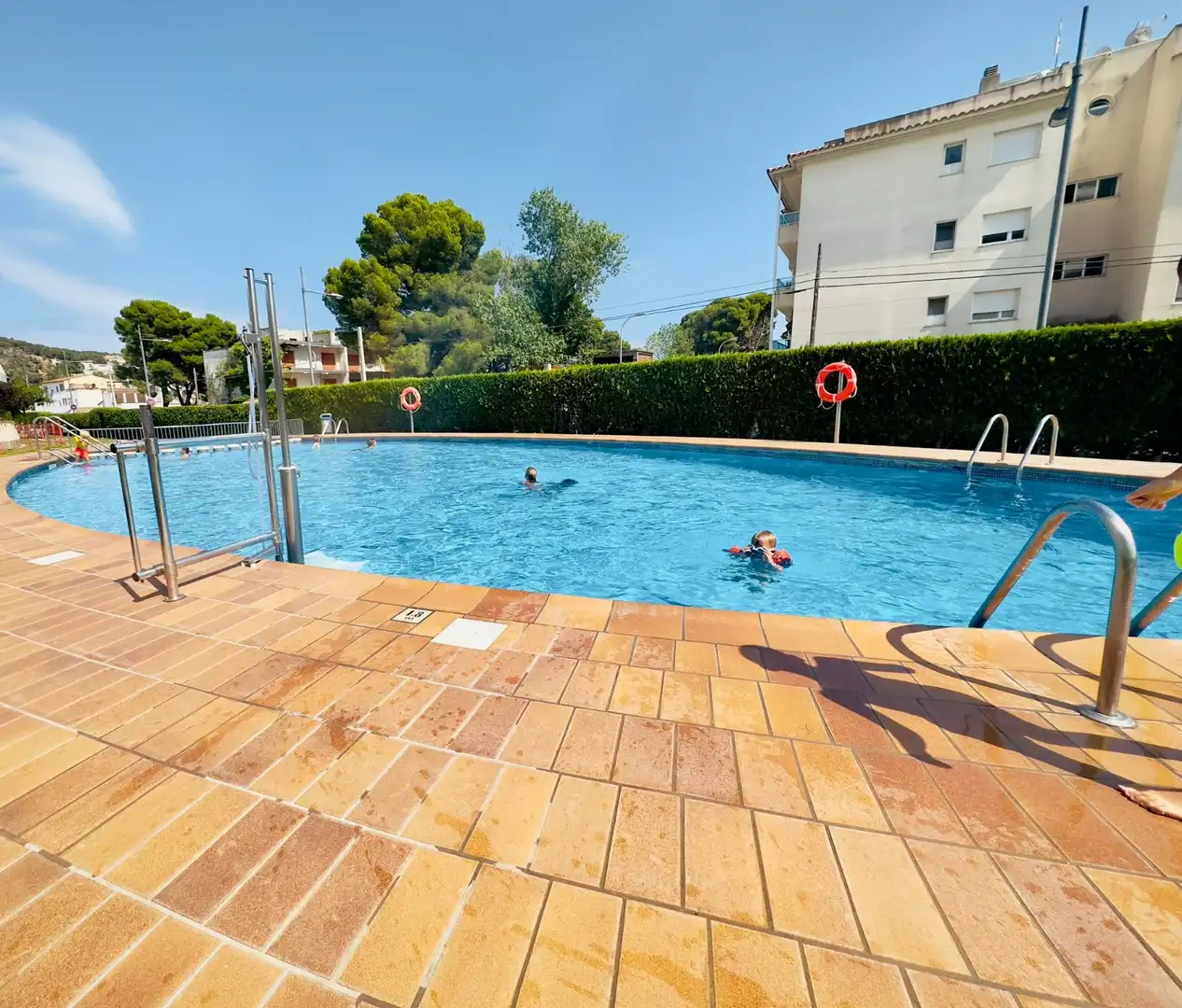 Piscina de Piso en venta en L'Estartit con Terraza, Amueblado y Lavadora