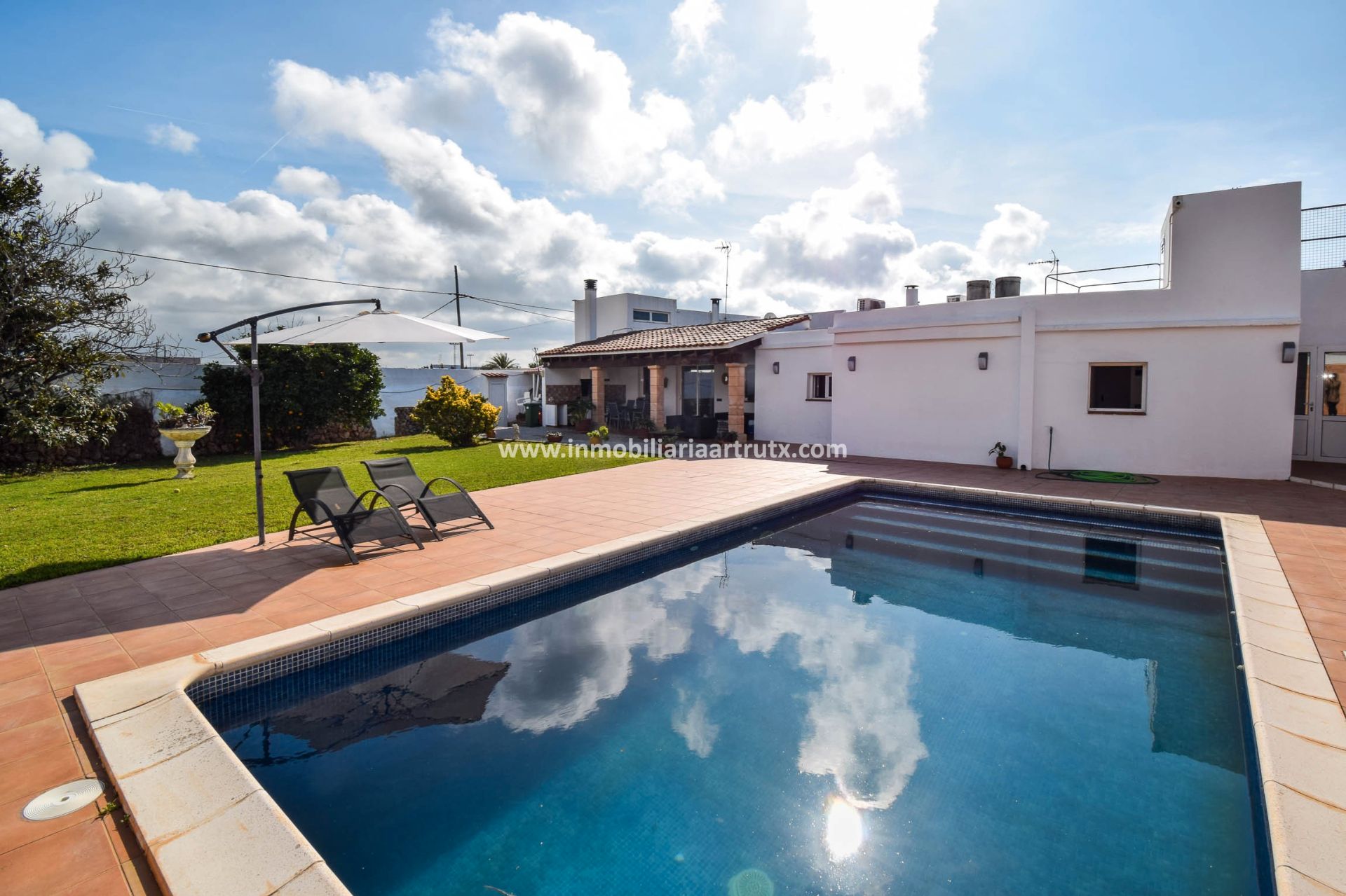 Piscina de Finca rústica en venta en Ciutadella de Menorca con Aire acondicionado, Jardín privado y Terraza