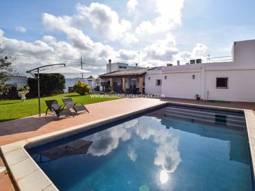 Casa rústica con piscina en venta en Ciutadella