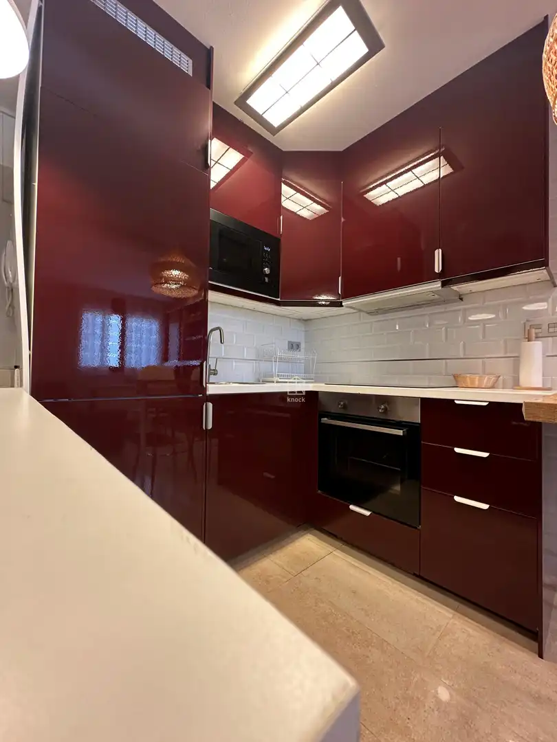Flat for rent in Oviedo - Calle Tomás Crespo Frígilis, La Ería