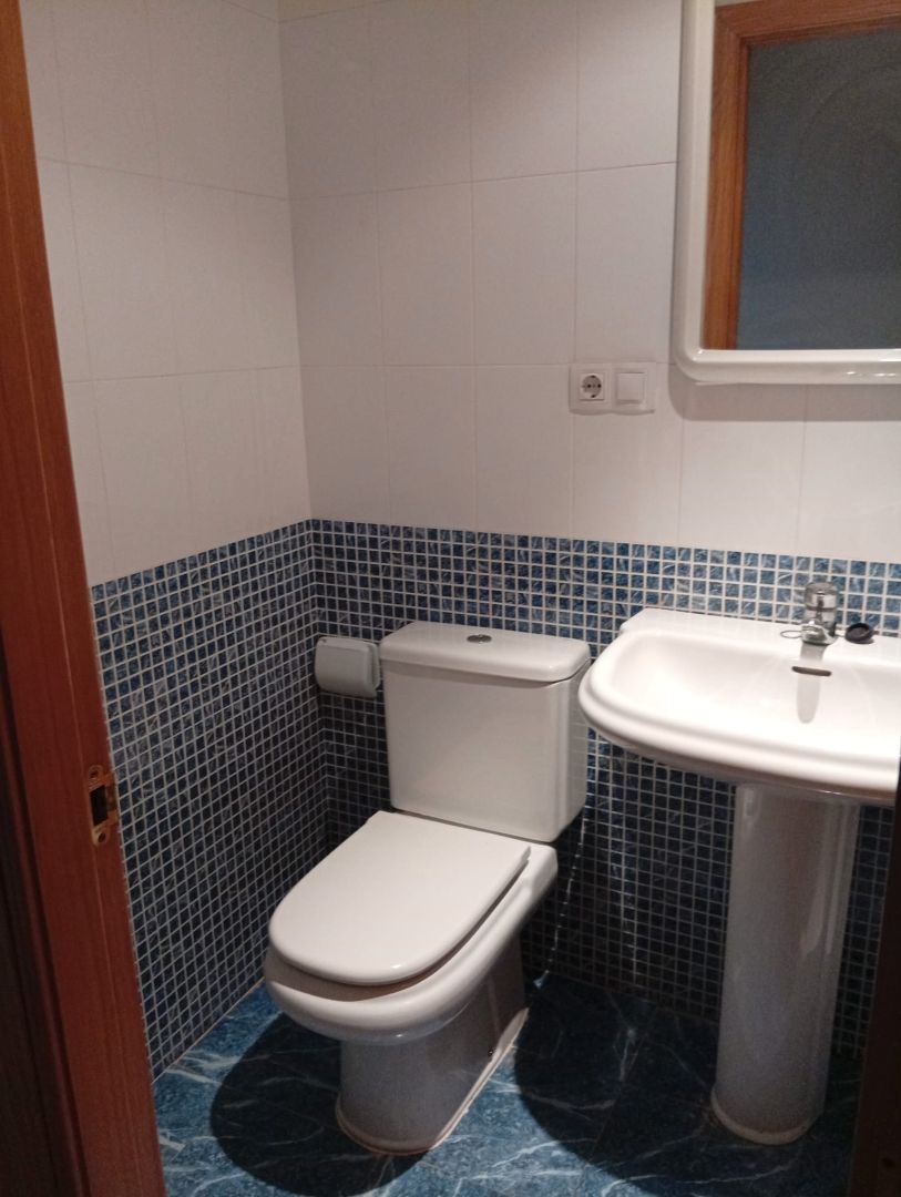 Baño de Piso en venta en Tomelloso con Calefacción