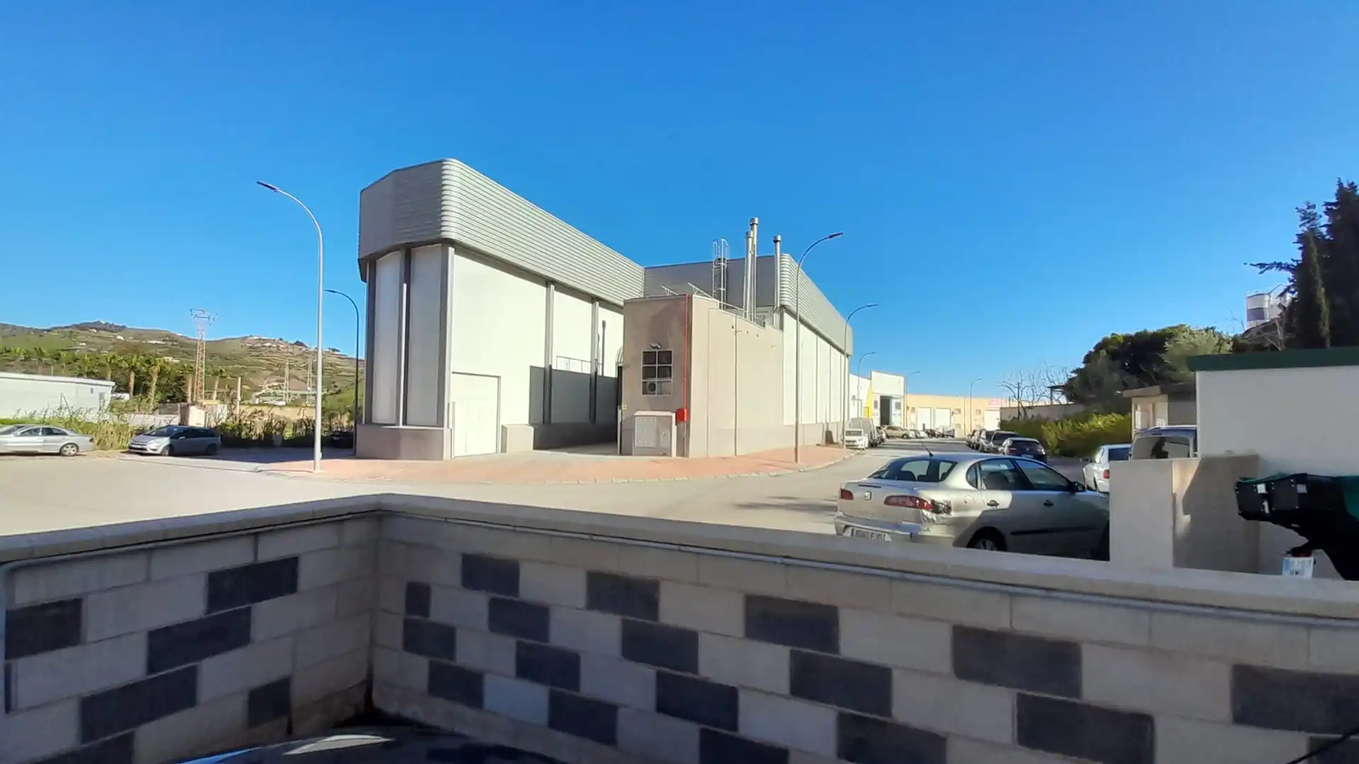 Außenansicht von Fabrikhallen zur Miete in Algarrobo
