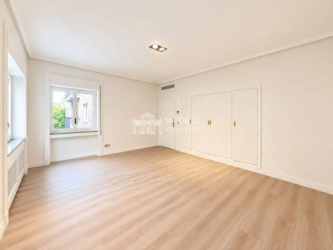 Bedroom of Flat for rent in Madrid  with Air Conditioner, Heating and Parquet flooring