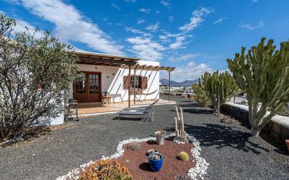 Vista exterior de Casa o xalet en venda en Yaiza amb Terrassa