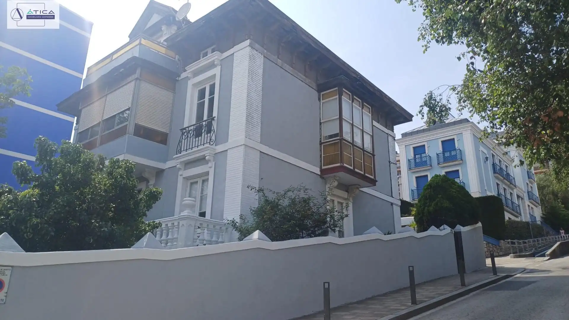 Vista exterior de Casa o xalet en venda en Santander amb Jardí privat, Terrassa i Moblat