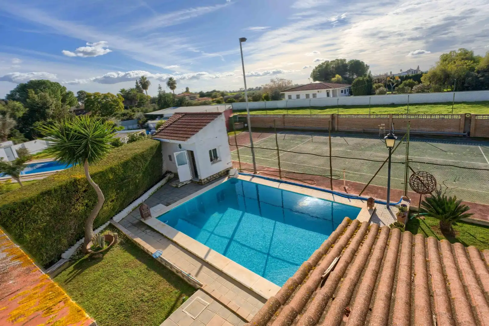 Piscina de Casa o xalet en venda en Espartinas amb Aire condicionat, Jardí privat i Terrassa