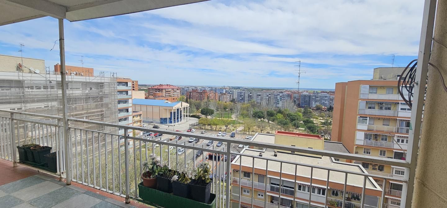 Vista exterior de Pis en venda en Fuenlabrada amb Terrassa