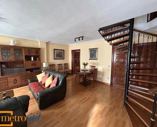 Living room of Single-family semi-detached for sale in Salamanca Capital  with Heating, Parquet flooring and Terrace