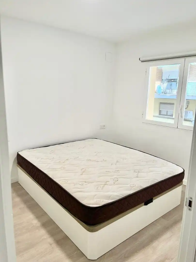 Dormitori de Apartament de lloguer en El Campello amb Aire condicionat, Moblat i Rentadora