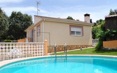 Exterior view of House or chalet for sale in Fuentenovilla  with Swimming Pool