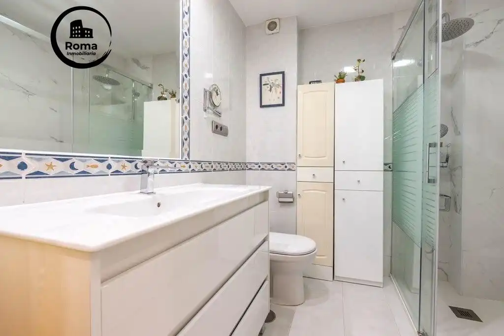 Bathroom of Attic for sale in Granada  with Air Conditioner and Terrace