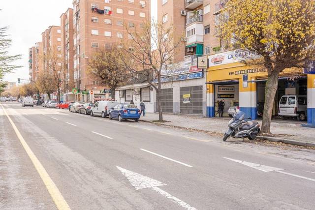 Local comercial en Venta en Calle Virgen de la Consolación en Angustias - Chana - Encina