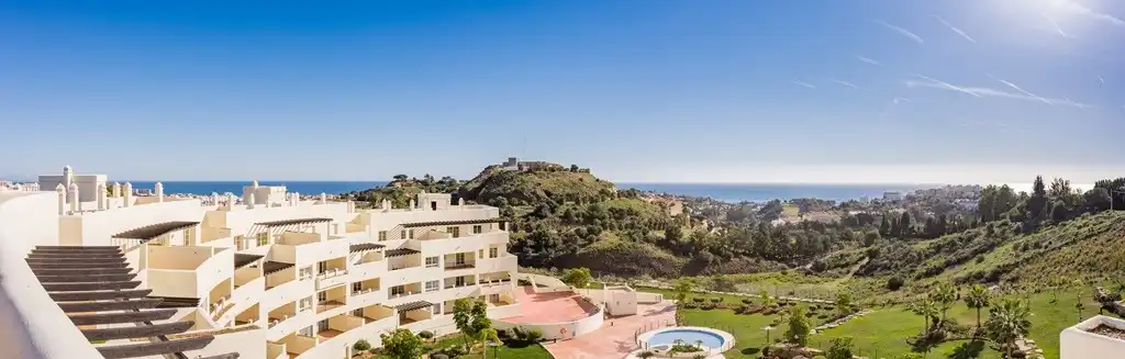 Vista exterior de Ático en venta en Benalmádena con Aire acondicionado, Terraza y Trastero