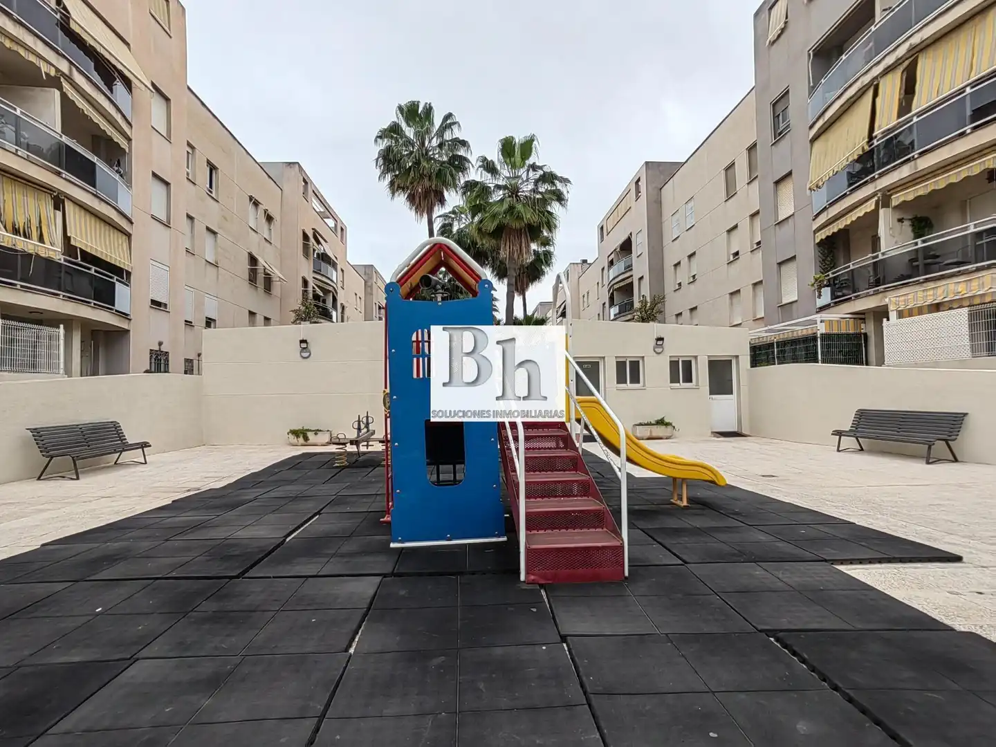 Vista exterior de Piso en venta en Málaga con Aire acondicionado, Jardín privado y Terraza