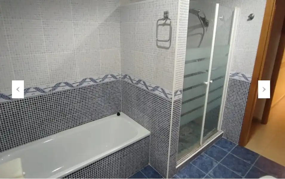 Baño de Piso en venta en Callosa de Segura con Terraza, Horno y Microondas