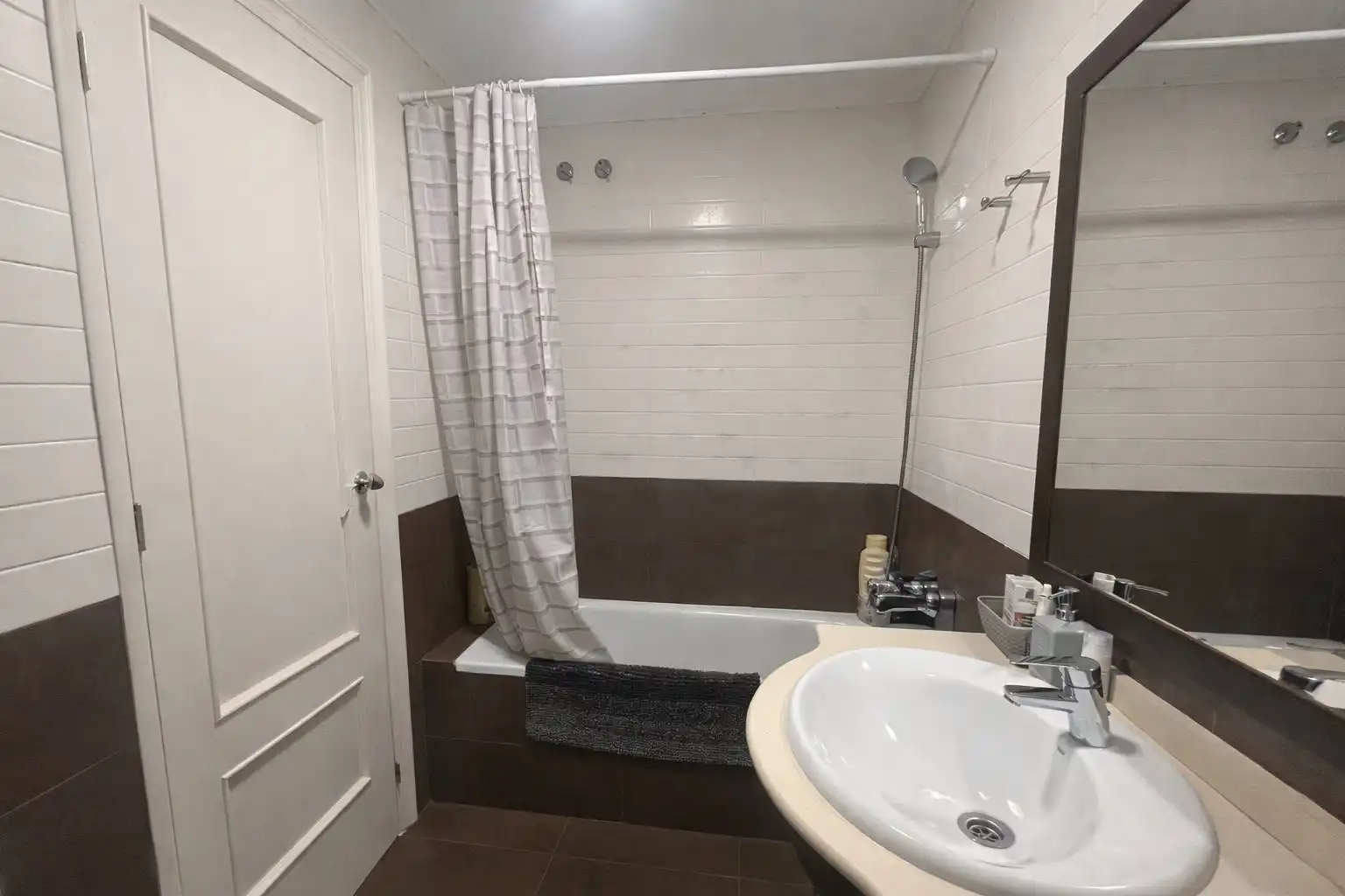 Bathroom of Flat for sale in Almería  with Air Conditioner, Terrace and Community pool