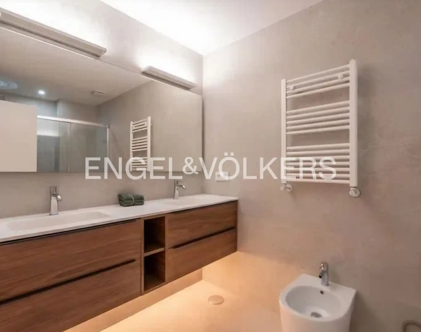 Badezimmer von Wohnung zum Verkauf in Madrid mit Klimaanlage, Heizung und Terrasse
