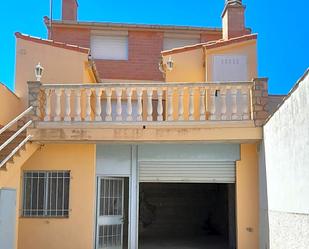 Vista exterior de Casa o xalet en venda en Samper del Salz amb Terrassa i Balcó