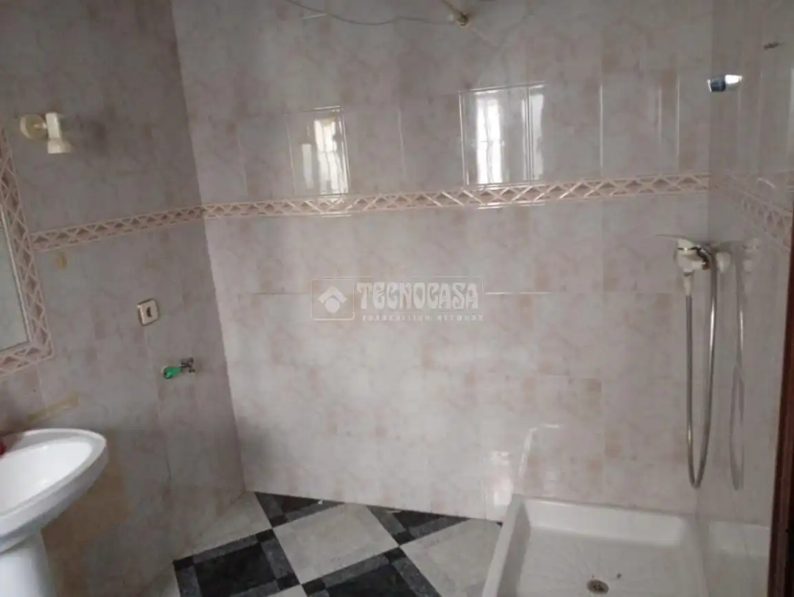 Baño de Casa adosada en venta en Sevilla con Aire acondicionado
