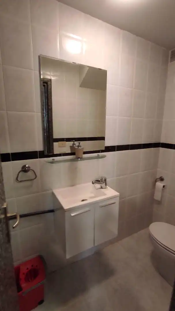 Badezimmer von Geschaftsraum zur Miete in Eibar mit Klimaanlage, Heizung und Möbliert