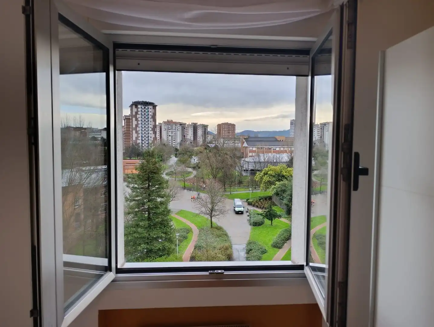Vista exterior de Pis en venda en Gijón  amb Calefacció, Parquet i Traster