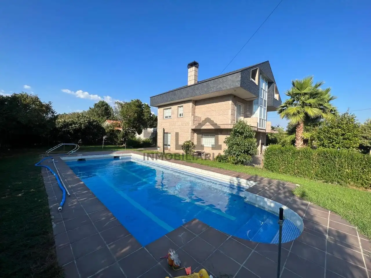 Villa con piscina in vendita a PIÑOR