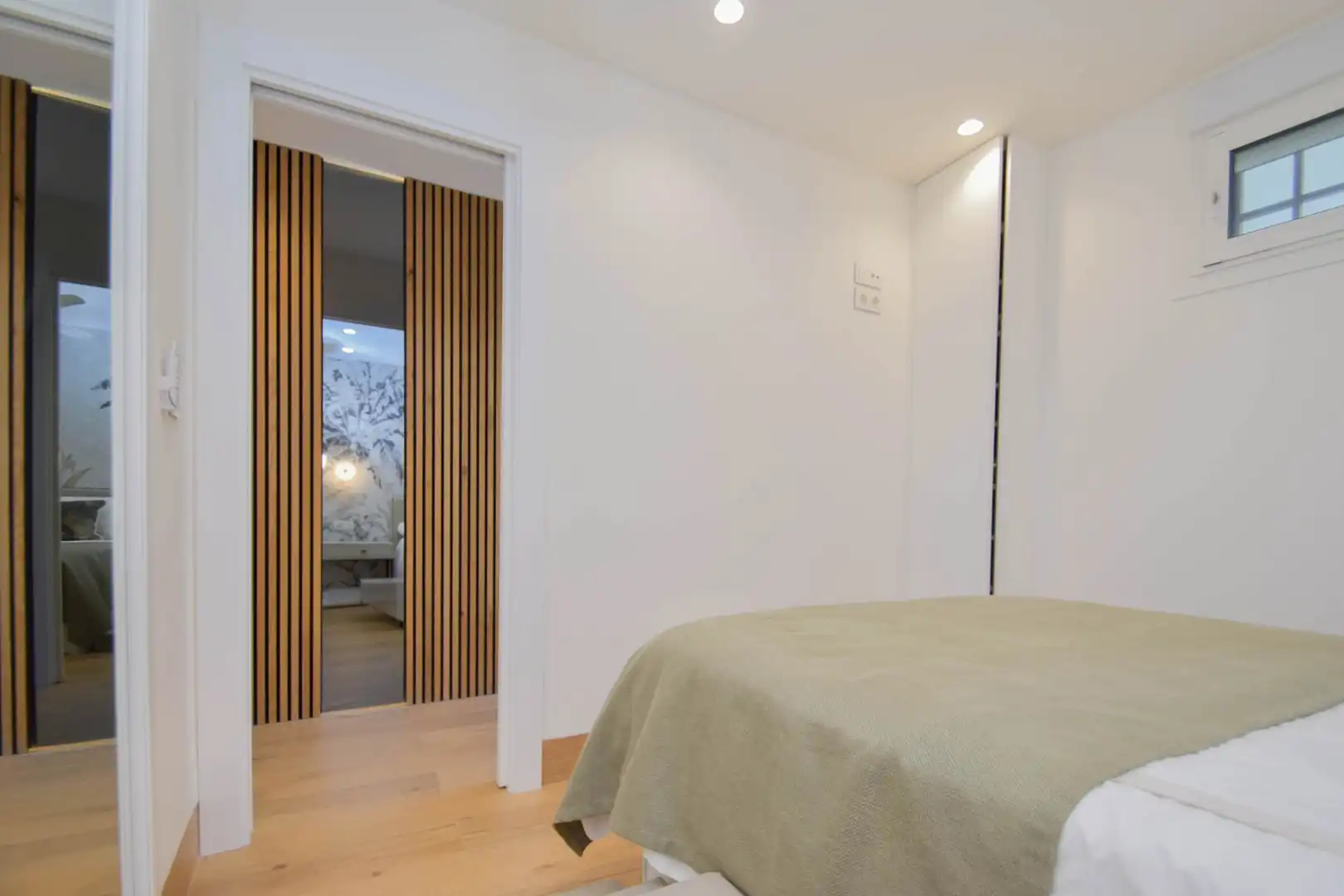 Bedroom of Flat for sale in Almuñécar  with Parquet flooring, Terrace and Furnished