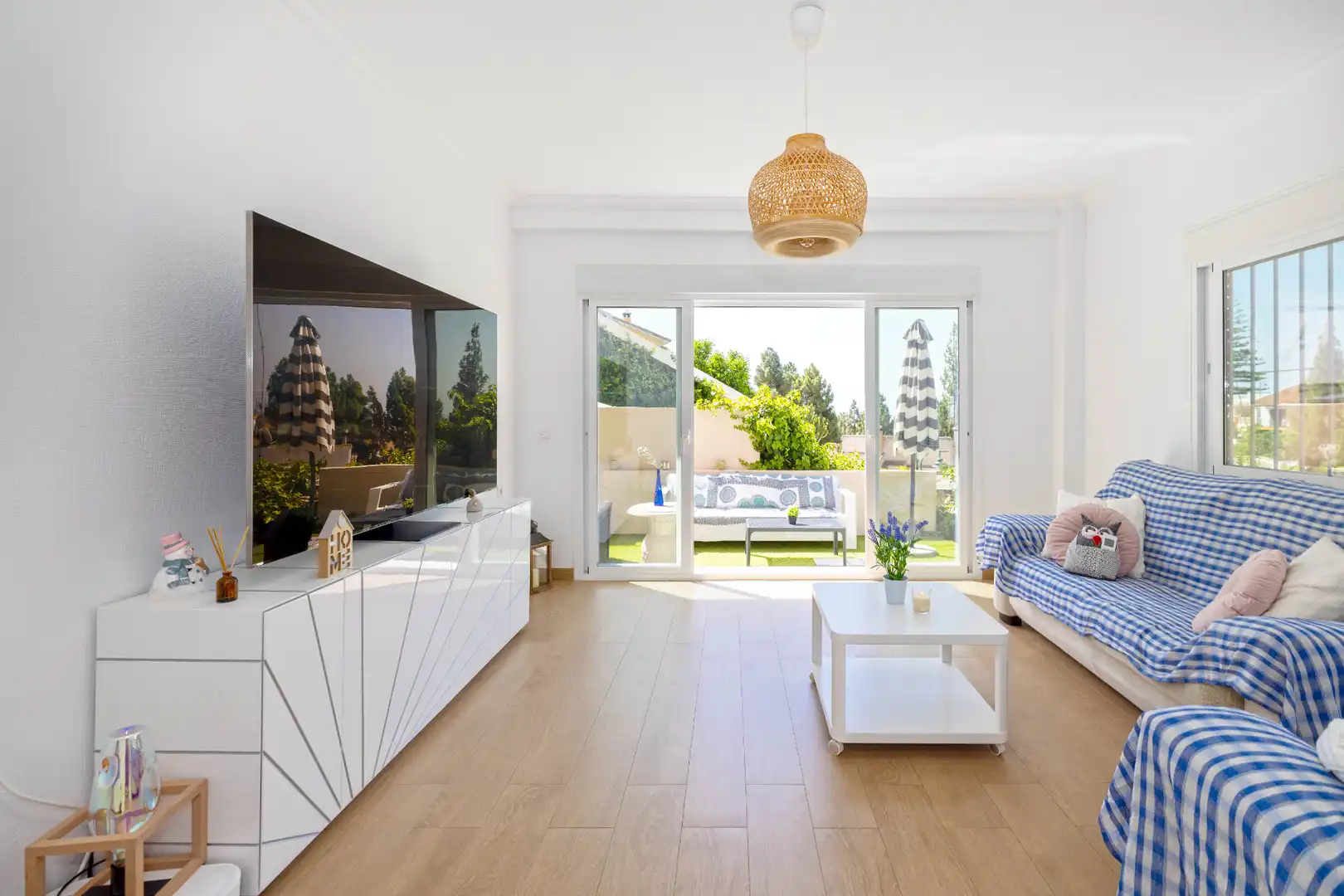 Living room of Houses for sale in Málaga  with Air Conditioner, Heating and Private garden