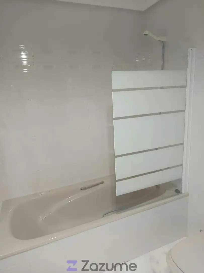 Baño de Apartamento de alquiler en Ávila con Calefacción, Parquet y Terraza