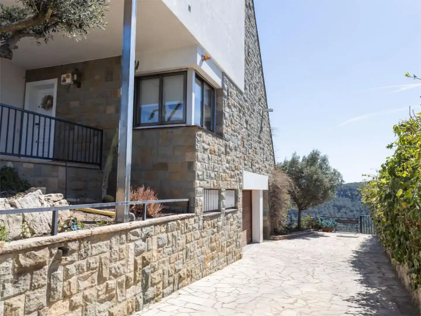 Vista exterior de Casa o xalet en venda en Corbera de Llobregat amb Piscina i Balcó