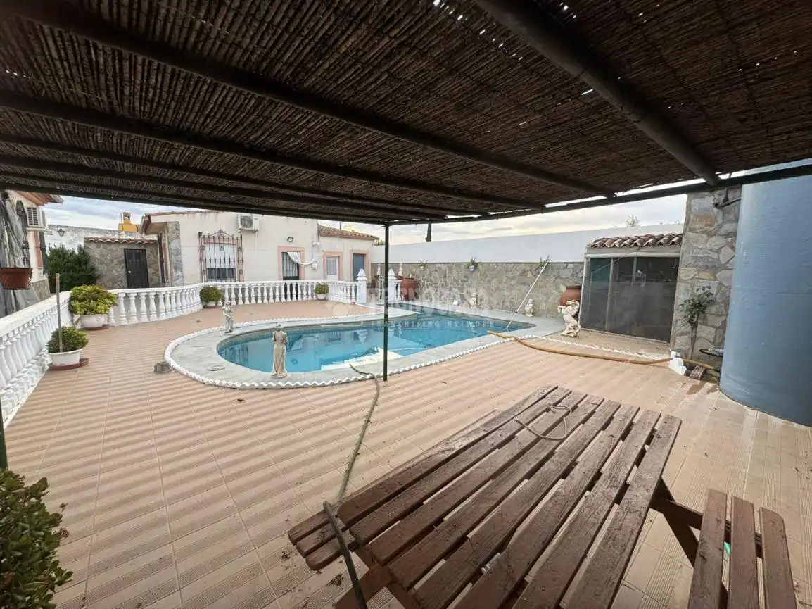 Swimming pool of Country homes for sale in Almendralejo  with Air Conditioner and Furnished